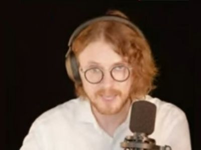 Михаил Светов на онлайн-дебатах. Скрин видео: www.youtube.com/watch?v=-ezLRh5yRSA Михаил Светов на онлайн-дебатах. Скрин видео: www.youtube.com/watch?v=-ezLRh5yRSA