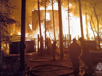 Пожар в садовом товариществе на улице Металлургов. Фото: пресс-служба ГУ МЧС по Свердловской области Пожар в садовом товариществе на улице Металлургов. Фото: пресс-служба ГУ МЧС по Свердловской области