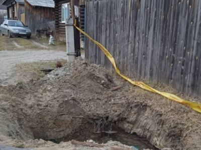 Яма с водой. Фото: Арина Посад, Каспаров.Ru Яма с водой. Фото: Арина Посад, Каспаров.Ru