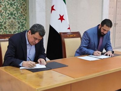 Подписание договора президентом Сирии аш-Шараа и лидером курдской армии SDF Мазлумом Абди. Фото: t.me/vostochnysyndrome Подписание договора президентом Сирии аш-Шараа и лидером курдской армии SDF Мазлумом Абди. Фото: t.me/vostochnysyndrome