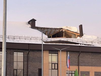 Обрушение крыши. Фото: МЧС Обрушение крыши. Фото: МЧС