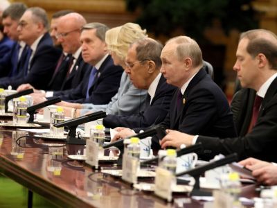 Путин и делегация на переговорах. Фото: tsargrad.tv Путин и делегация на переговорах. Фото: tsargrad.tv