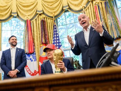 Дональд Трамп, Джей ди Вэнс и Джанни Инфантино Дональд Трамп, Джей ди Вэнс и Джанни Инфантино